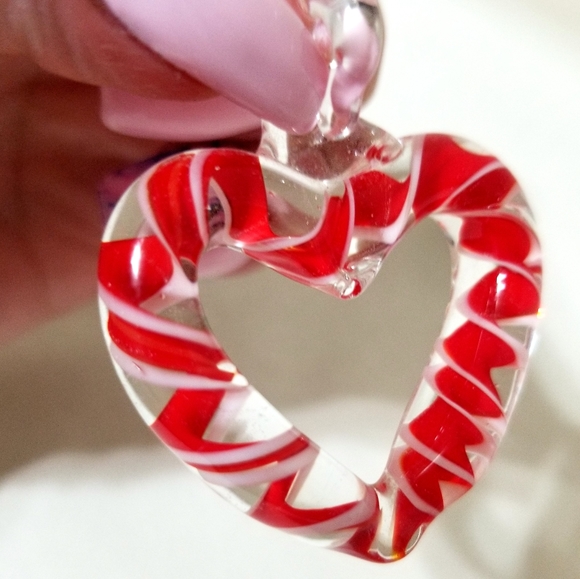Red heart shaped glass pendant - Picture 2 of 3